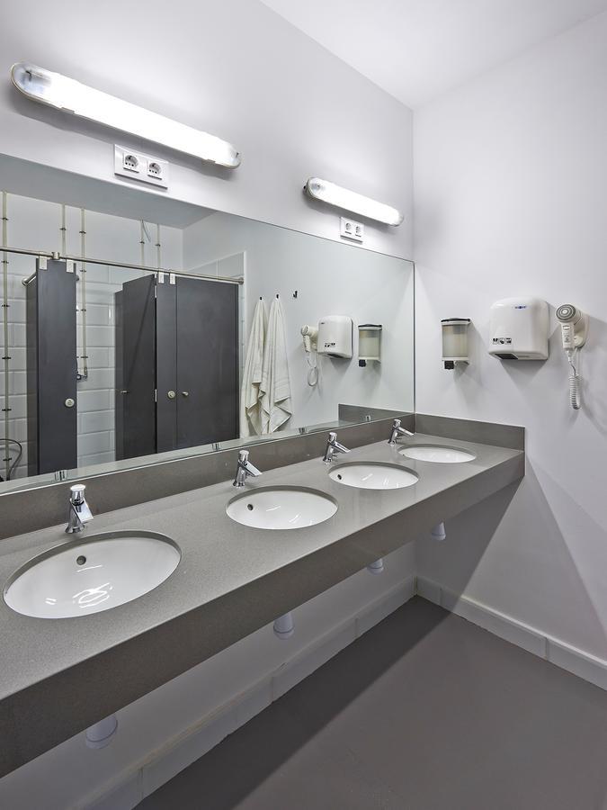 Hola Hostal Collblanc Οσπιταλέτ ντε Λιοβρεγάτ Εξωτερικό φωτογραφία
