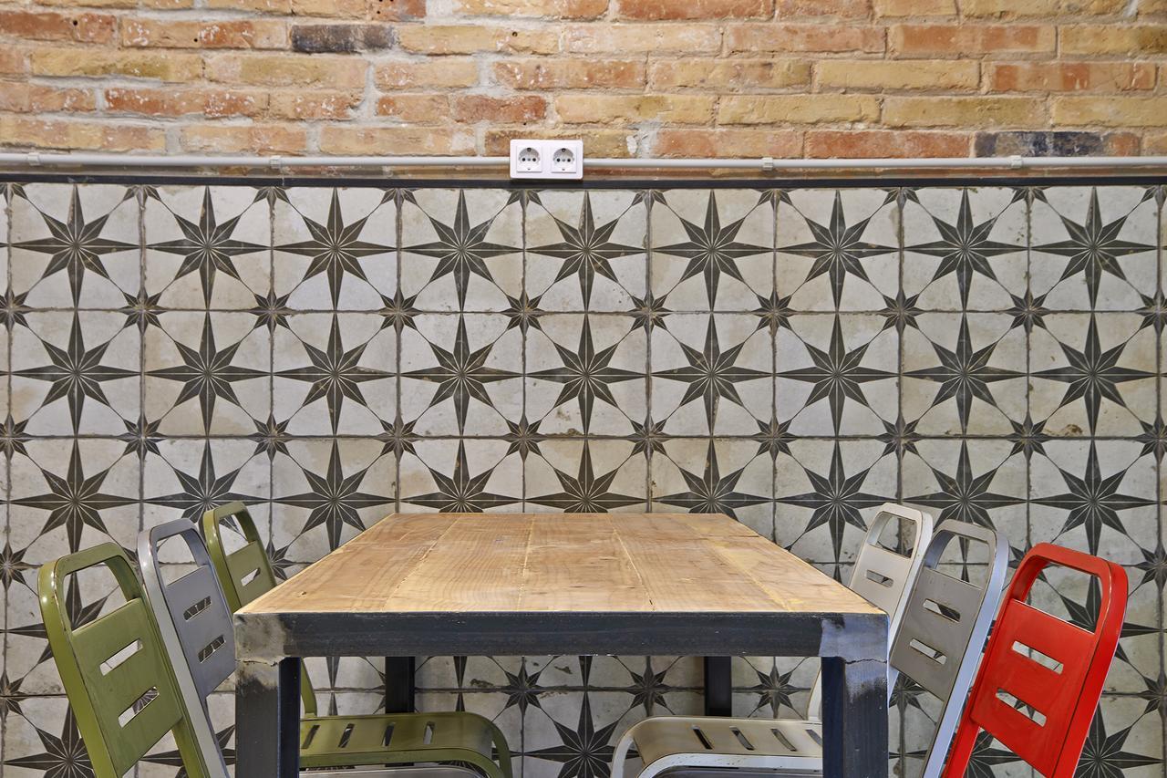 Hola Hostal Collblanc Οσπιταλέτ ντε Λιοβρεγάτ Εξωτερικό φωτογραφία