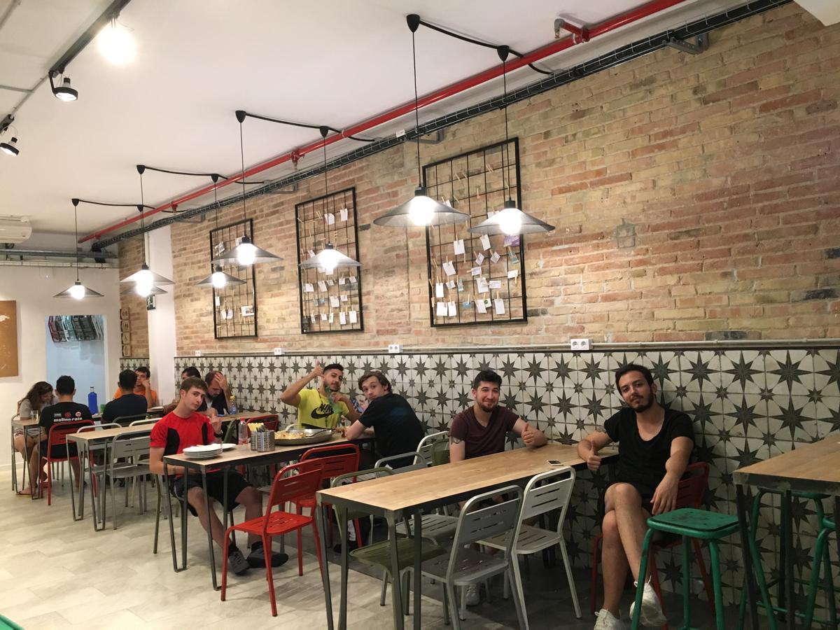 Hola Hostal Collblanc Οσπιταλέτ ντε Λιοβρεγάτ Εξωτερικό φωτογραφία